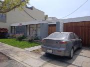 SE VENDE CASA CON MUY BUENA UBICACIÓN EN LA AURORA...