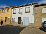 SE VENDE CASA CON PATIO EN TORAL DE LOS GUZMANES,...