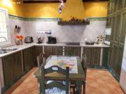SE VENDE CASA CON PISCINA