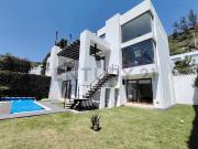 SE VENDE CASA CON PISCINA CUMBAYA NAYON