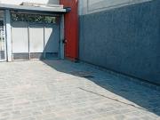 SE VENDE CASA CON SALON GRANDE PARA USO COMERCIAL