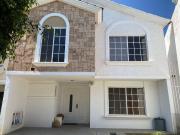 SE VENDE CASA CON TERRENO EXCEDENTE LAGOS DEL CAMPESTRE,...