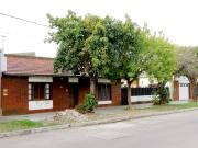 SE VENDE CASA CON UN DEPARTAMENTO EN RECONQUISTA