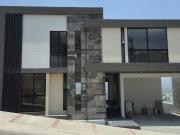 SE VENDE CASA CON VISTA EN LA LOMA CLUB DE GOLF