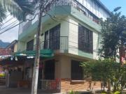 SE VENDE CASA CON VIVIENDA INDEPENDENCIA EN EL PARQUE...