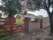 SE VENDE casa de 2 dormitorios en Agua de Oro!