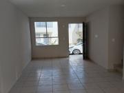 SE VENDE CASA DE 2 HABITACIONES EN FEACCIONAMIENTO...