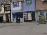 Se Vende casa de 2 pisos frente a parque en Los Olivos