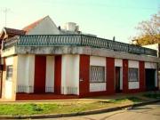 ¡Se Vende Casa de 3 Ambientes en Bernal!