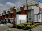 Se Vende Casa de 3 Niveles en Conjunto Cerrado en la Av Sur