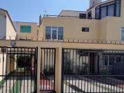Se Vende Casa De 3 Pisos En Condominio En Av Los Fresnos...
