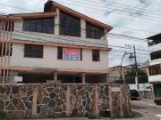 SE VENDE CASA DE 3 PISOS EN EL CENTRO DE SANGOLQUI Casa...