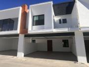 Se vende casa de 3 recámaras en fracc. Las Plazas, Tijuana