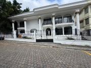 Se vende casa de 7 dormitorios en ceibos