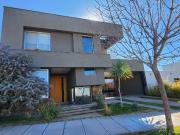 Se vende casa de categoria en barrio la bastilla