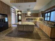 SE VENDE CASA DE LUJO DE DOS PLANTAS EN PRIVADA...