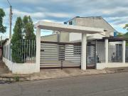 SE VENDE CASA DE UN PISO ENREJADA, SECTOR ORIENTE DE...