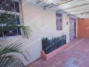 Se vende casa de una planta con 3 recámaras y estudio,...