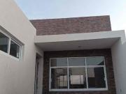 Se vende casa de una planta en lomas de Banthi con 3...