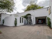 SE VENDE CASA DENTRO DE LOS BULEVARES