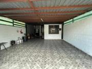 SE VENDE casa dos pisos con ampliaciones en El...