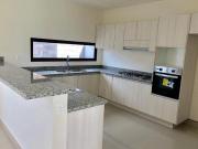Se Vende Casa en ALTOZANO, Frente al área Verde Principal