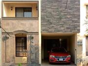 Se vende Casa en Apodaca, Residencial Privado Triana