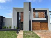 Se vende Casa en Barrio Privado Panambí Se vende Casa en Barrio Privado Panambí