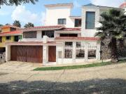 SE VENDE CASA EN BUGAMBILIAS