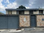 Se vende casa en calle cerrada 680m2 El Marqués 8457