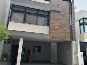 SE VENDE CASA EN CARRETERA NACIONAL