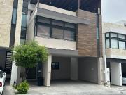SE VENDE CASA EN CARRETERA NACIONAL