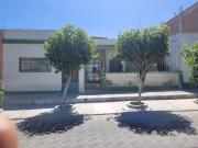 SE VENDE CASA EN CERRO COLORADO A 3 CUADRAS DE LA PLAZA...