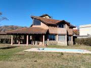 CHALET DE HERMOSO Y CALIDO DISEÑO