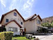 Se vende casa en condominio Huechuraba