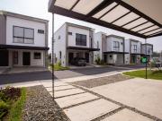 SE VENDE CASA EN CONJUNTO CERRADO VIA AEROPUERTO