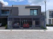 Se vende casa en Cumbres del Lago en Juriquilla,...