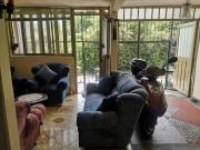 SE VENDE CASA EN EL CENTRO DE LA CIUDAD