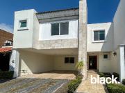 SE VENDE CASA EN EL CLUSTER 8 8 8, LOMAS DE ANGELÓPOLIS I