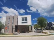 SE VENDE CASA EN EL FRACCIONAMIENTO VALLES DEL MOLINO A