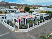 SE VENDE CASA EN ESQUINA DE 1 PLANTA CON ALBERCA EN...