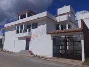 SE VENDE CASA en ESQUINA Fracc. el Barro, en San...
