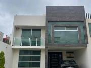 SE VENDE CASA EN FRACC. ARBOLEDAS DE SAN JAVIER