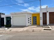 Se vende casa en Fracc. Villa Fontana, zona norte,...