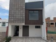 SE VENDE CASA EN FRACCIONAMIENTO EN La Antigua...