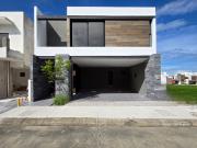 SE VENDE CASA EN FRACCIONAMIENTO EN Lomas del Dorado, SM...