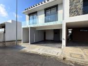 SE VENDE CASA EN Fraccionamiento Lomas de la Rioja,...