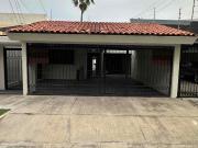 Se vende casa en Jardines Universidad
