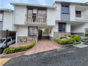 SE VENDE CASA EN LA AVENIDA CENTENARIO