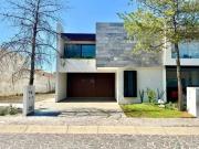 SE VENDE casa en La Campiña.